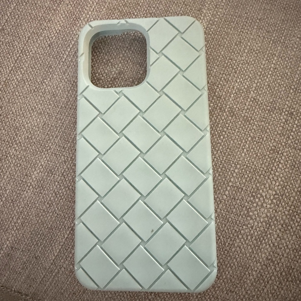 Bottega silicone case barely used